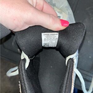 2.5Y Boys Under Armour Shoes